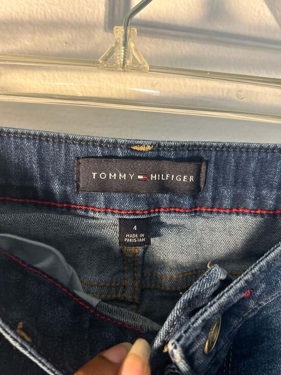 Tommy Hilfiger Women's Size 4 Dark Wash Skinny Jeans - Picture 2 of 5